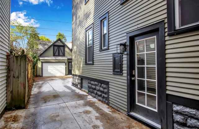 100 Richmond Avenue Gallery 2