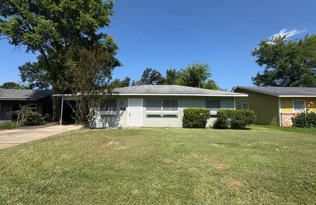 Great 3 bedroom/1 bath home includes gas range and refrigerator! photos photos