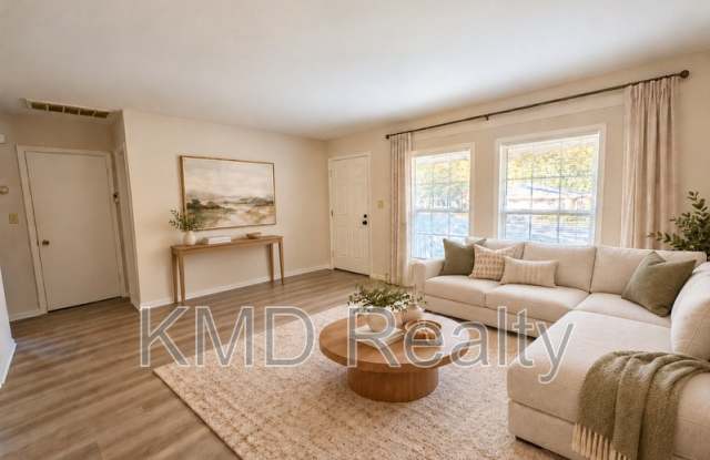 5006 Malibu Drive Gallery 4