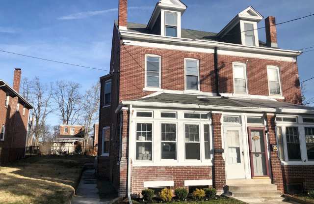171 NORMAN AVENUE Gallery 2