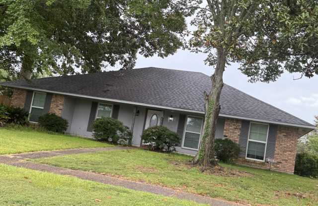 Available now! This one of a kind Rental in Kenilworth neighborhood 3/2 and 2/1.5 Home photos photos
