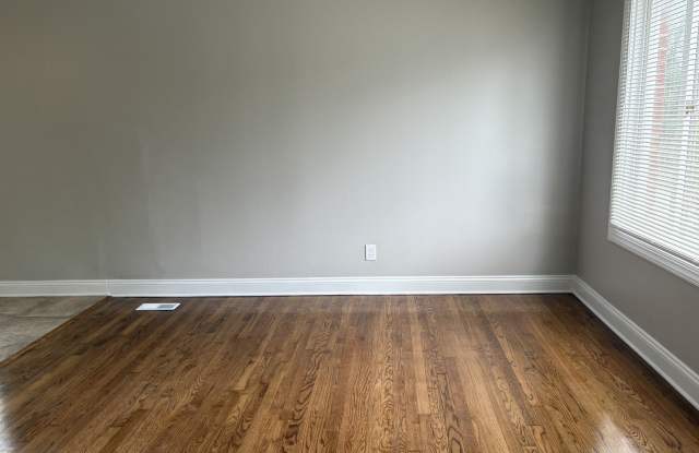 21734 Clyde Avenue Gallery 3