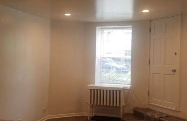 4207 N Sawyer Avenue Gallery 4