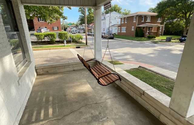 4 BED HISTORIC BLOOMINGTON HOUSE!! *AVAILABLE AUGUST 2028* Gallery 3