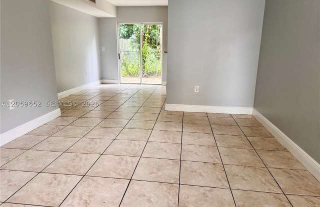 1250 SE 31st Ct Gallery 3