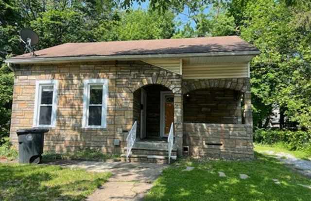Spacious 2bed 1 bath home in west Akron photos photos