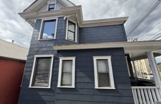 Prime College Location! 124 Fayette - 5 Bedroom Home Gallery 3