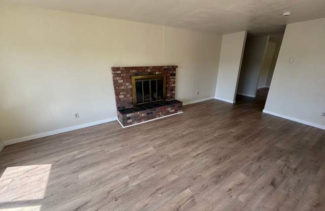 Remodeled home 3 bedroom 2 bath with bonus room 1188 NE Lincoln St Gallery 4