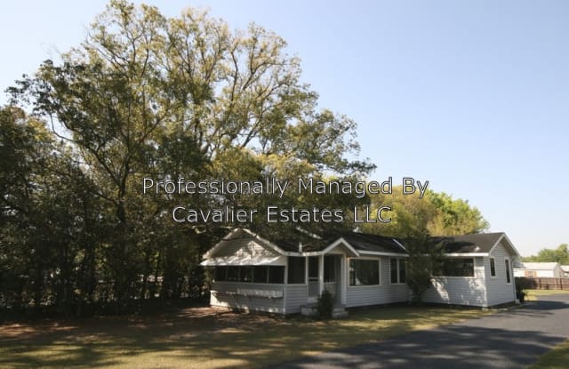 13624 N Florida Ave - 13624 North Florida Avenue, Lake Magdalene, FL 33613