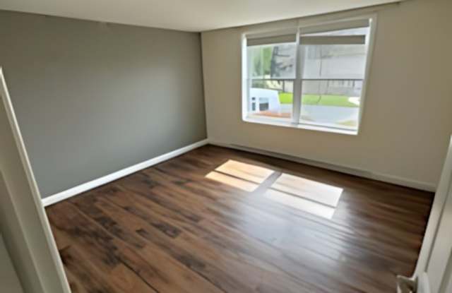 1206 Hillside Court Gallery 2