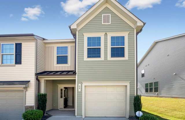 3 Bedroom 2.5 Bathroom End Unit Townhome w/ 1 car garage, fenced in backyard in Flowers Plantation. Includes Fridge, Washer, Dryer - 64 East Grove Point Drive, Johnston County, NC 27527
