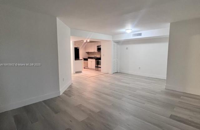 933 NE 199th St photos photos