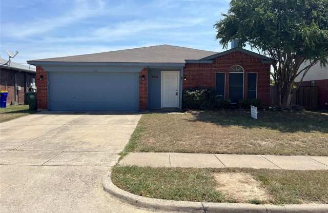 7712 Liz Lane - 7712 Liz Lane, Watauga, TX 76148