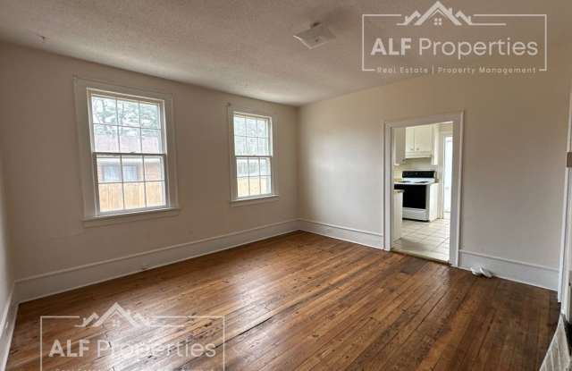 3BR/2BA | Two Stories | Large Living Room & Dining Room Gallery 4