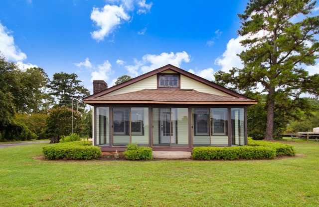*FOR RENT* Beautifully Updated Home in Princeton! *Private Pond for Fishing* 3.39 ACRES (Lawn Care Included) photos photos