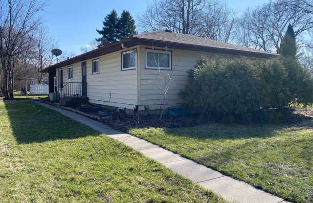 5 bed, 2 bath Single Family Home Gallery 4