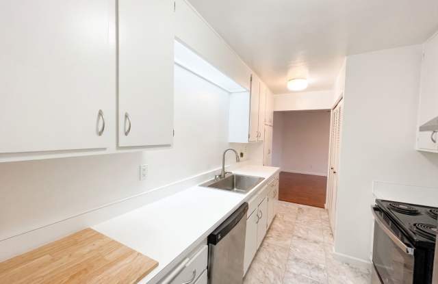 Two story townhome with 2 car garage in Skywest Gallery 4