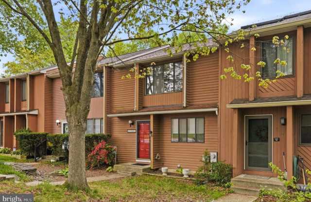 1382 ALMOND DR photos photos