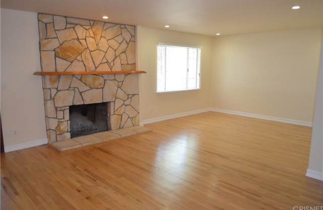 6437 Woodlake Avenue Gallery 3