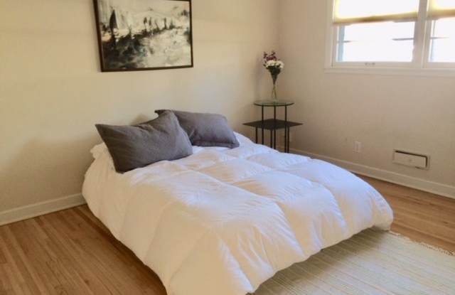 Charming Minneapolis Duplex for Rent – 1518 35th St W - 1518 West 35th Street, Minneapolis, MN 55408