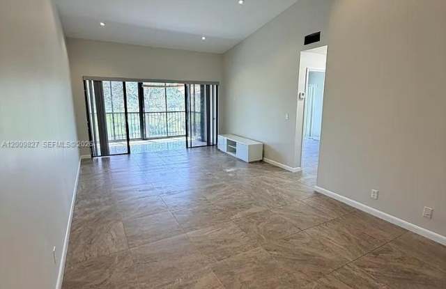 2067 SW 15th St photos photos