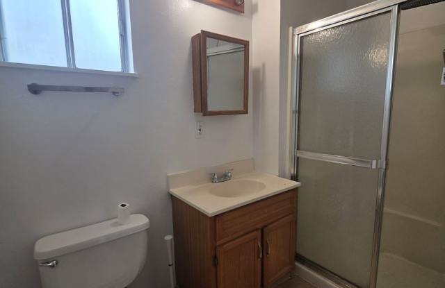 Charming 1 bed 1 bath Gallery 3