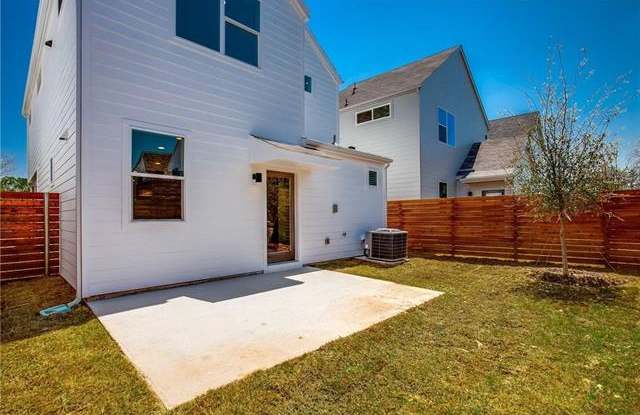 2115 N Willomet Avenue Gallery 3