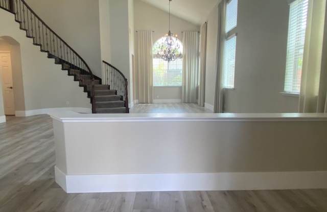 Immaculate home in W. Roseville! Gallery 3