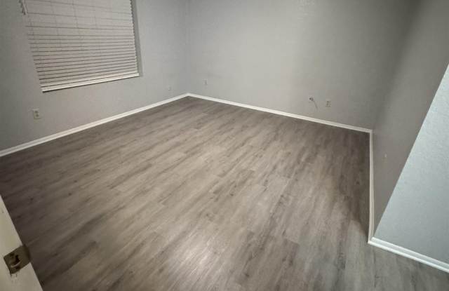8273 Heartfield Gallery 3