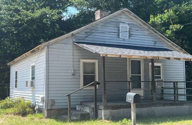 206 Derrick rd. Lexington- Please call the Lexington Office to schedule tours: 803-359-0793 photos photos