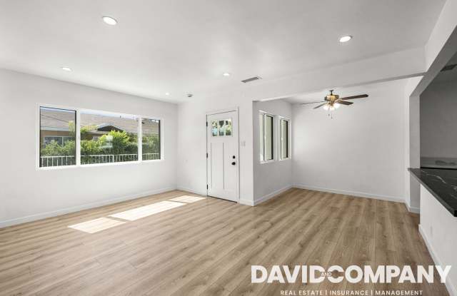 7514 Woodley Avenue Gallery 2