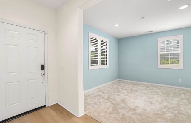 Like-New SFD in Fontana located in cul-de-sac Gallery 4