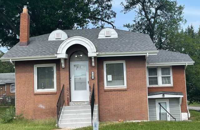 Rehabbed Spacious 2 BR/1BA House - Northwoods photos photos
