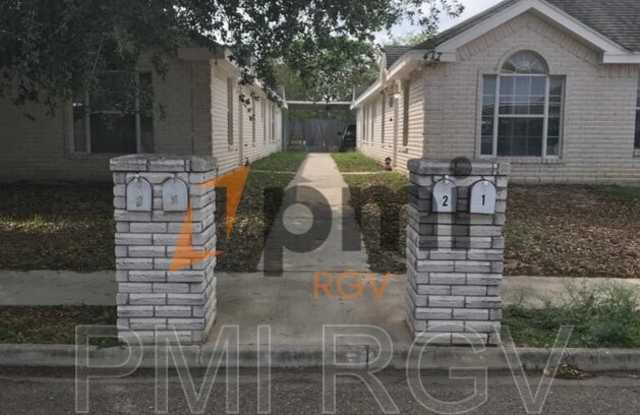 417 La Mancha Dr photos photos
