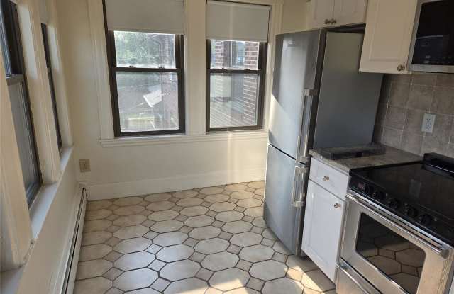 240 Waverley Ave photos photos
