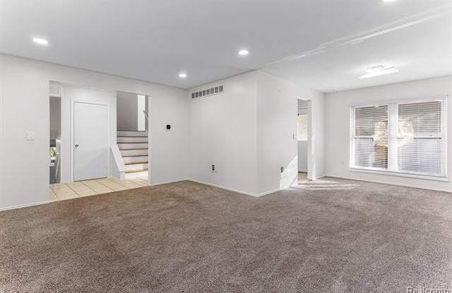 22582 WINFIELD RD - 22582 Winfield Road, Novi, MI 48375