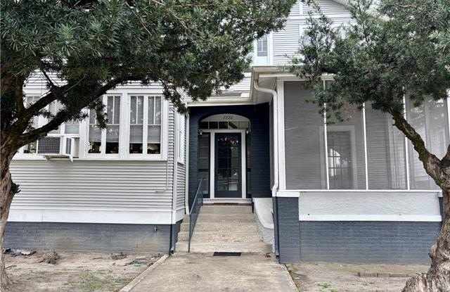 7726 S CLAIBORNE Avenue photos photos