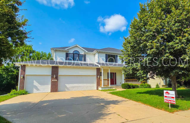 END OF SUMMER SPECIAL! $100 Off Rent for the First 6 Months | 4BR Urbandale Home with 3-Car Garage photos photos