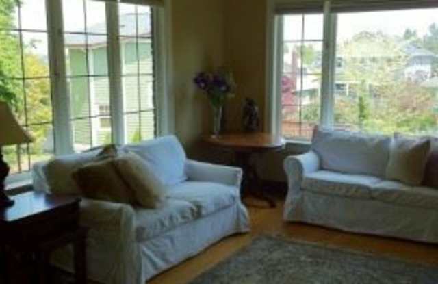 409 W McGraw Pl Gallery 4