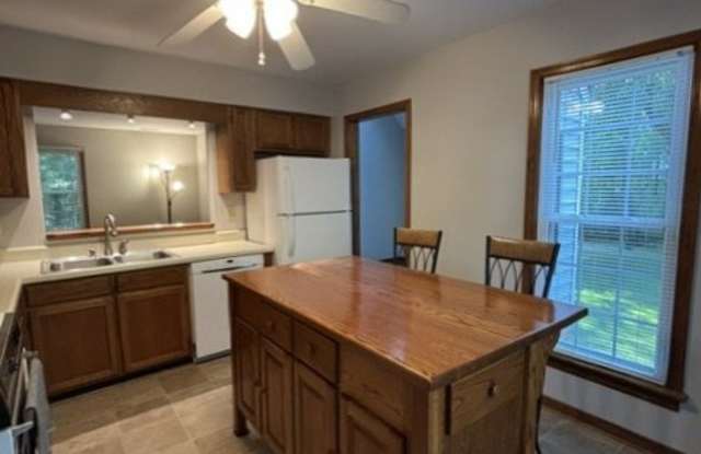 14604 Mill Spring Drive Gallery 4