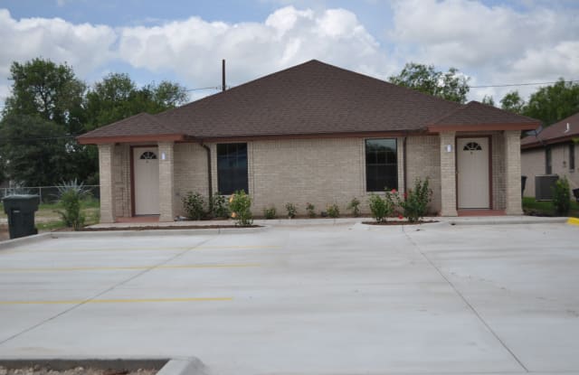 2120 W Barcelona Ave - 2120 W Barcelona Ave, Harlingen, TX 78550