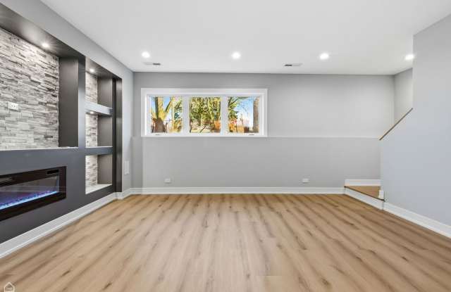 2724 Budd Street Gallery 2