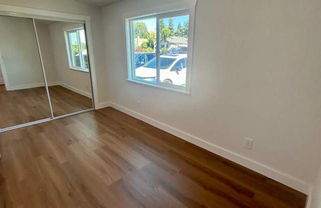Classic Craftsman style home!  Beautiful! Gallery 4
