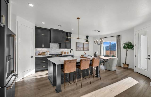 Stunning 6 Bedroom Home in St. George! - 1418 Hayrocks Drive, St. George, UT 84790