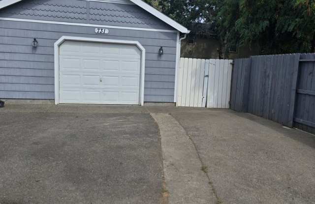 3 bed 2 bath Home for Rent in Grants Pass Gallery 4