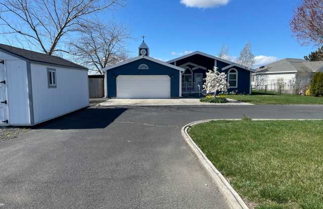 Sweeping Views of Cascade Valley photos photos