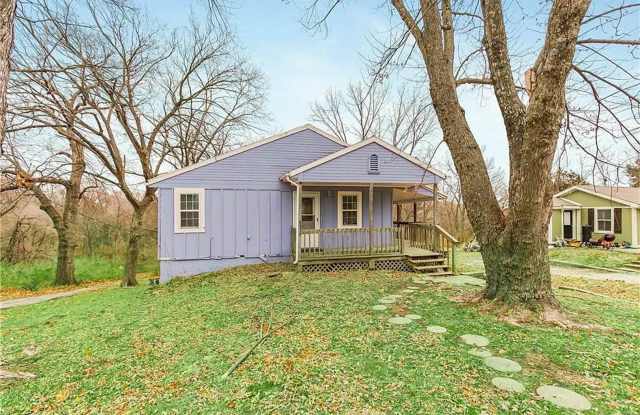 3 Bedroom 2 Bath Raytown Home Available Early to Mid May - 8319 Pershing Road, Raytown, MO 64138