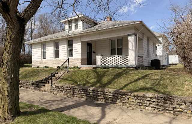 418 NW L St photos photos