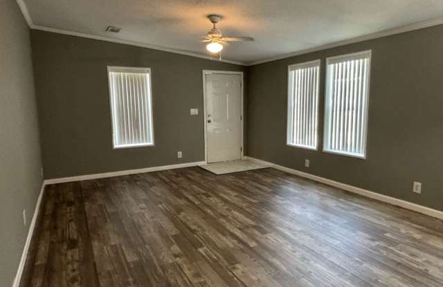 20 Glen Cove Ct Gallery 2