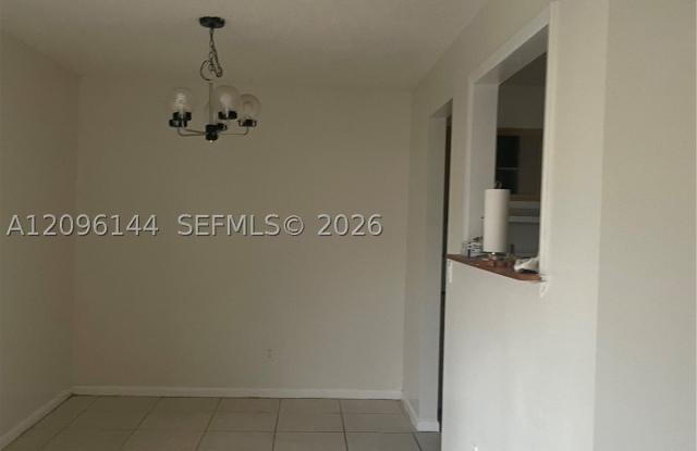 5872 Bermuda Cir E Gallery 3